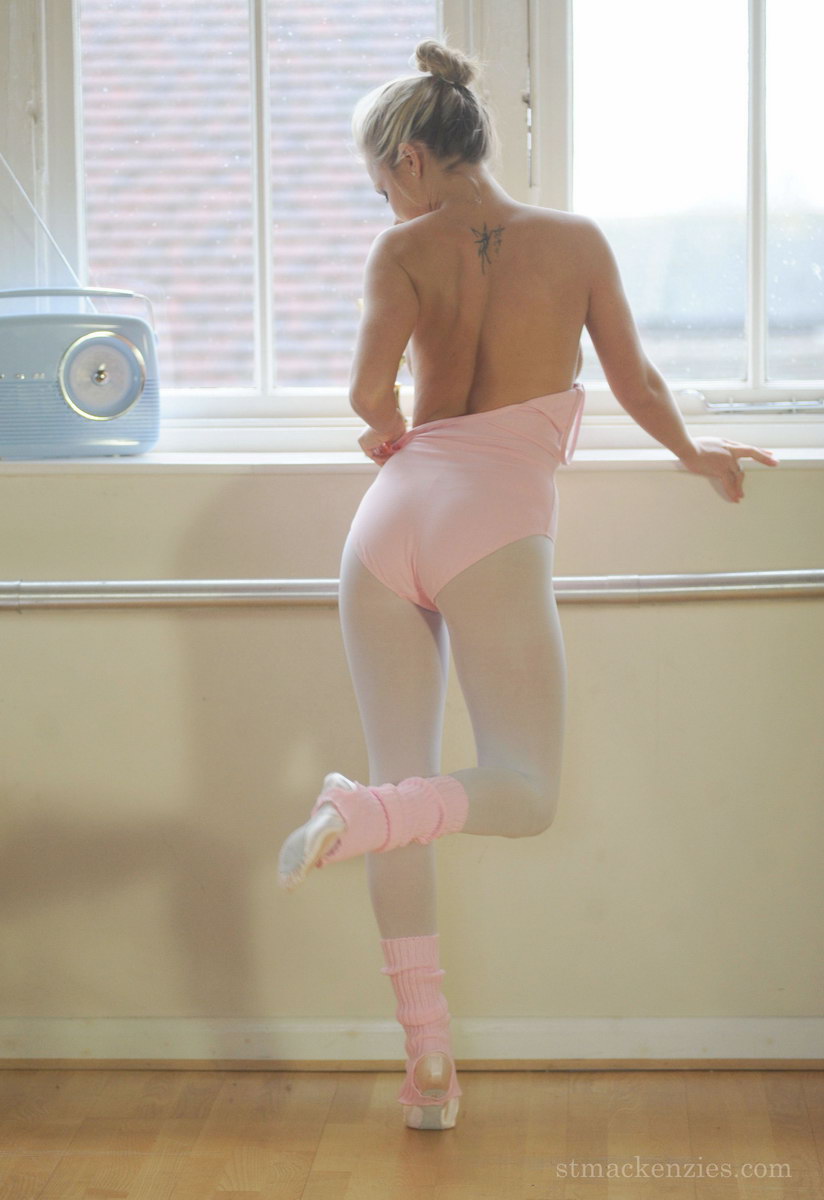 Schoolgirl, naked-ballet-dancer-026