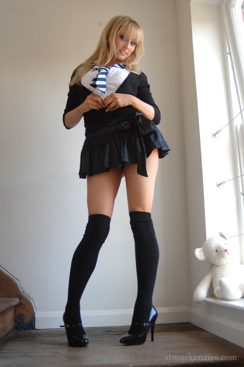 Schoolgirl, blonde-secretary-shortskirts-031