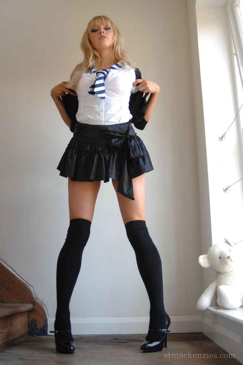 Schoolgirl, blonde-secretary-shortskirts-034